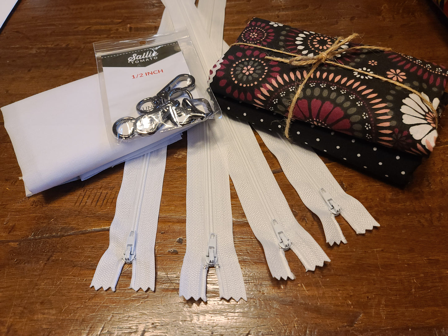 ZIPPY Crossbody Bag KIT - Regular sewing machine and beginner friendly! Hardware included