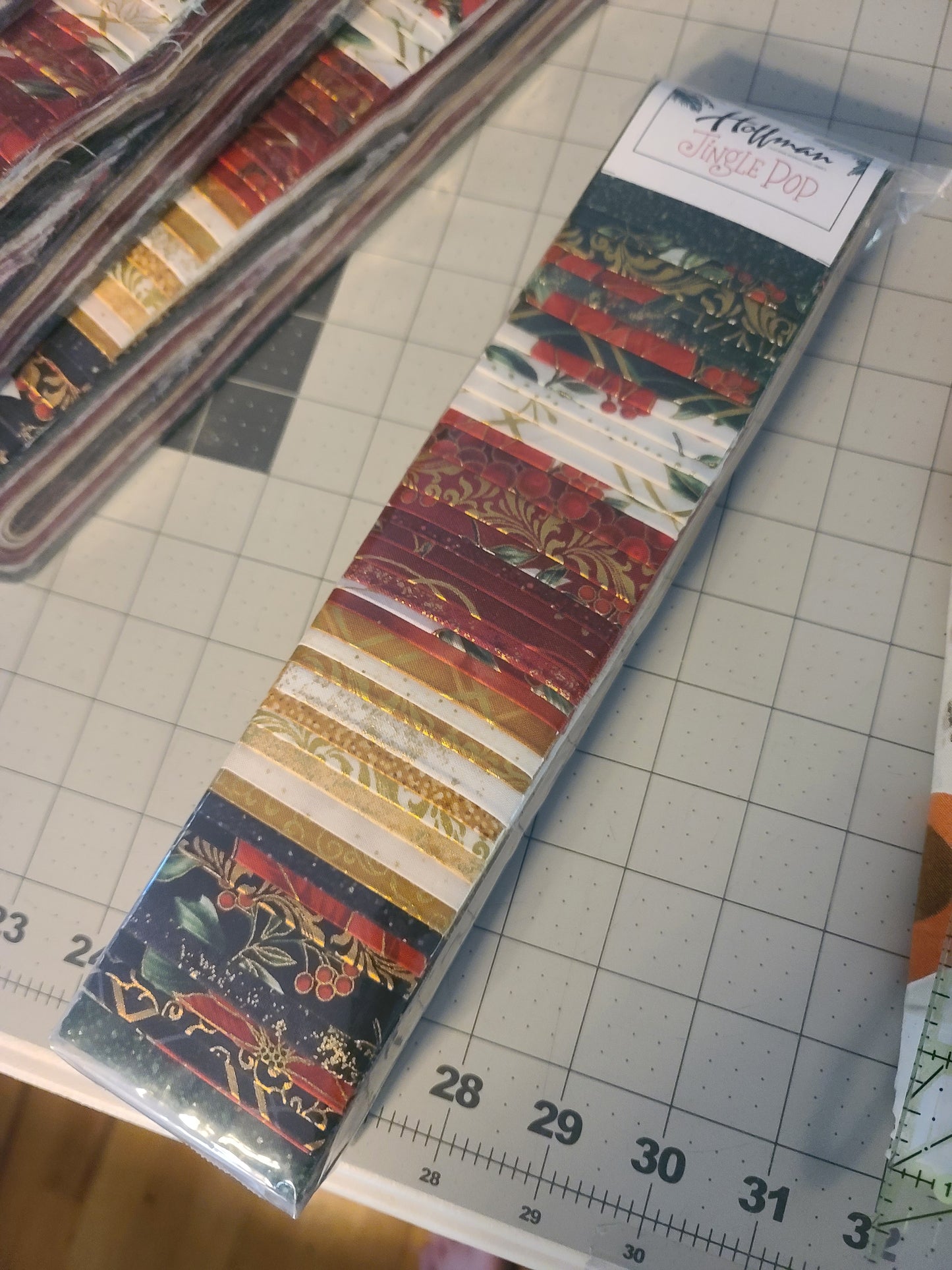 Pk/40 Pre-cut fabric strips 2 1/2" "Jingle Pops" Assorted Christmas prints 100% Cotton. SILVER or GOLD metallic print